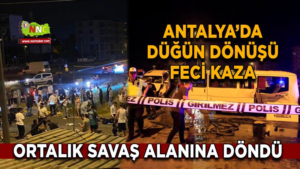 Antalya'da minibüs ile otomobil çarpıştı ortalık savaş alanına döndü 22 yaralı