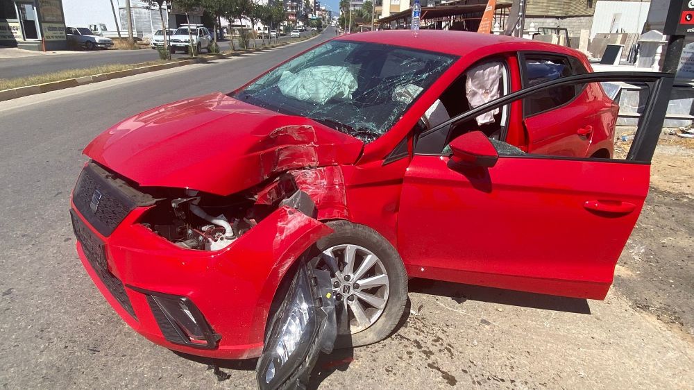 Antalya'da trafik kazası! 1 kişi yaralandı