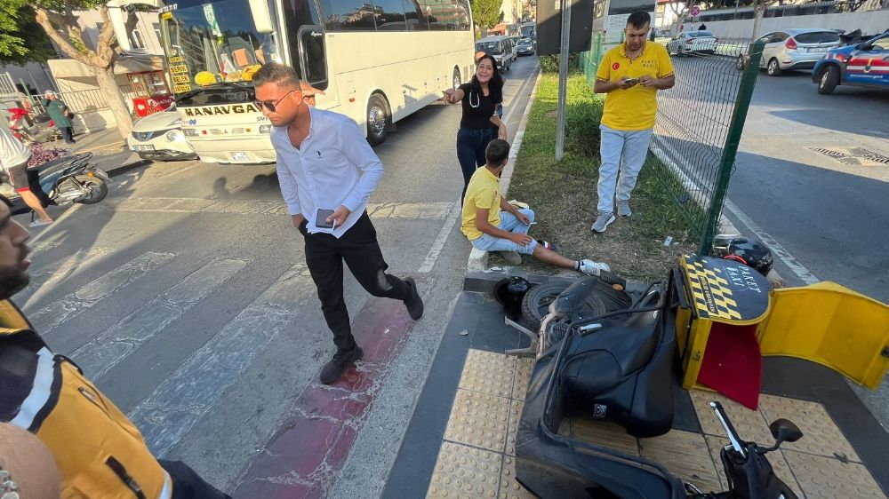 Antalya'da trafik kazası! 3 kişi yaralandı