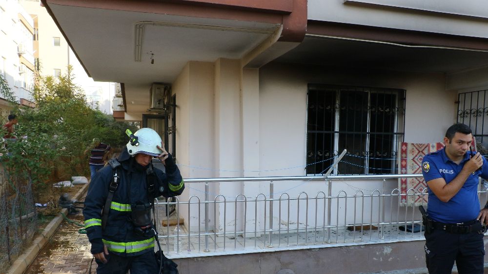 Antalya’da yangın korkusu genç kız eve döndüğünde şok oldu