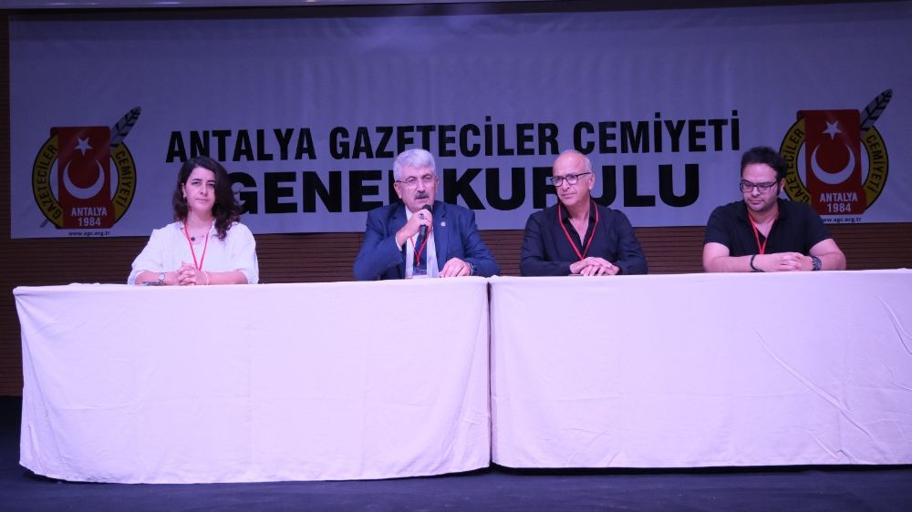 Antalya Gazeteciler Cemiyeti Başkanı İdris Taş güven tazeledi