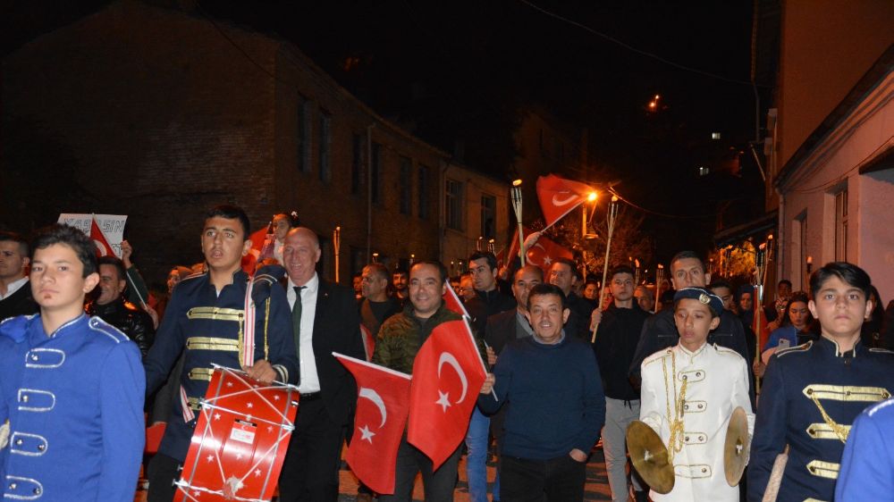 Babadağ'da Cumhuriyet coşkusu 29 Ekim fener alayı büyük katılım ile gerçekleşti