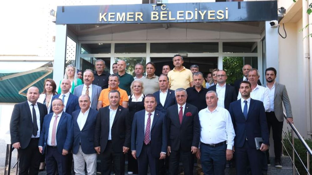 Başkan Muhittin Böcek  Kemer Ziyaretçilerini Belediyeden başladı 