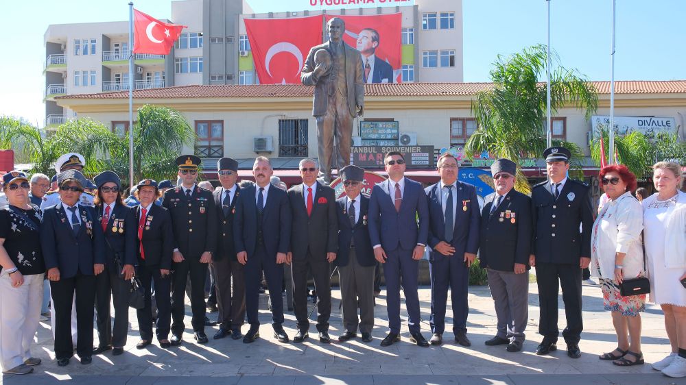 Cumhuriyet’in 101. yılı dolayısıyla Antalya Kemer’de tören düzenlendi.