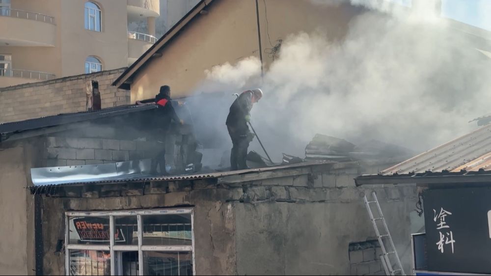 Hakkari'de iş yerinde yangın çıktı 