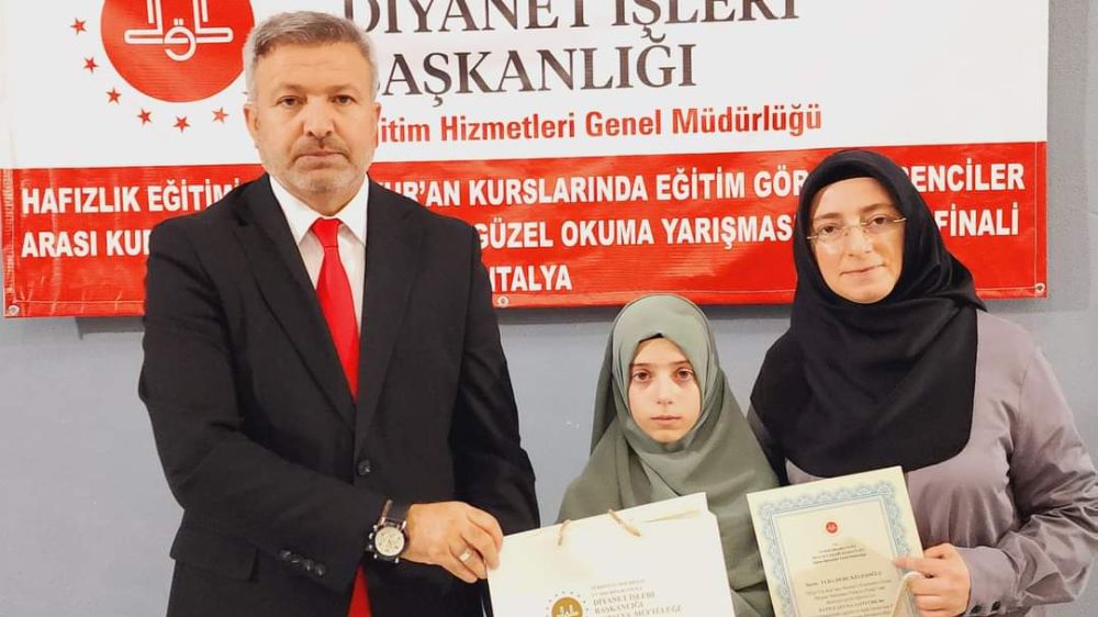 Kız öğrenciler Kuran Güzel  Okuma finali Antalya 'da Yapıldı