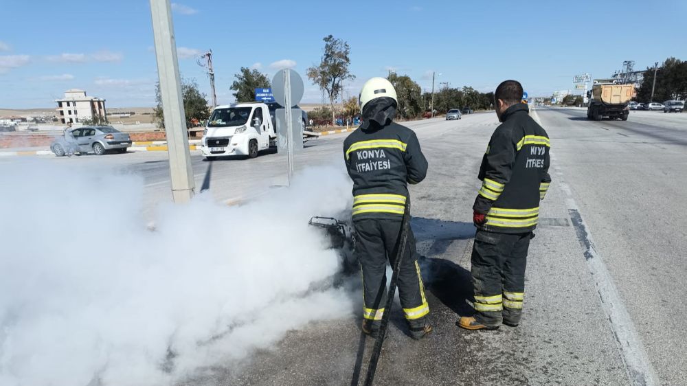 Konya'da seyir halindeki motosiklette yangın çıktı 