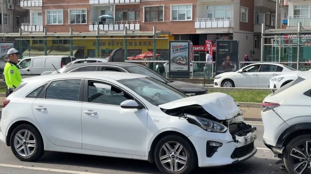 Samsun'da 3 araç birbirine çarptı 1 kişi yaralandı