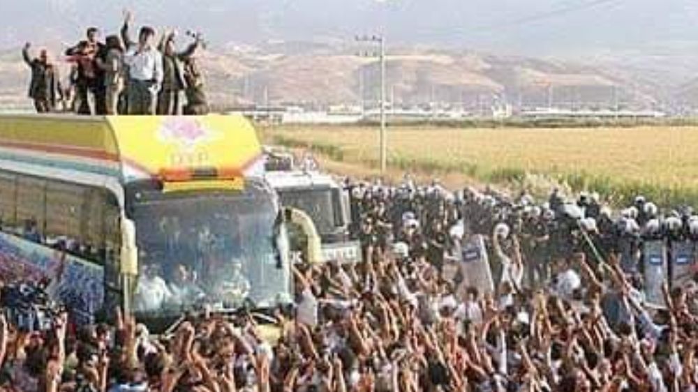 Savcı  Sayan Yazdı Türk kardeşlerimizi tahrik etmeye başladılar.