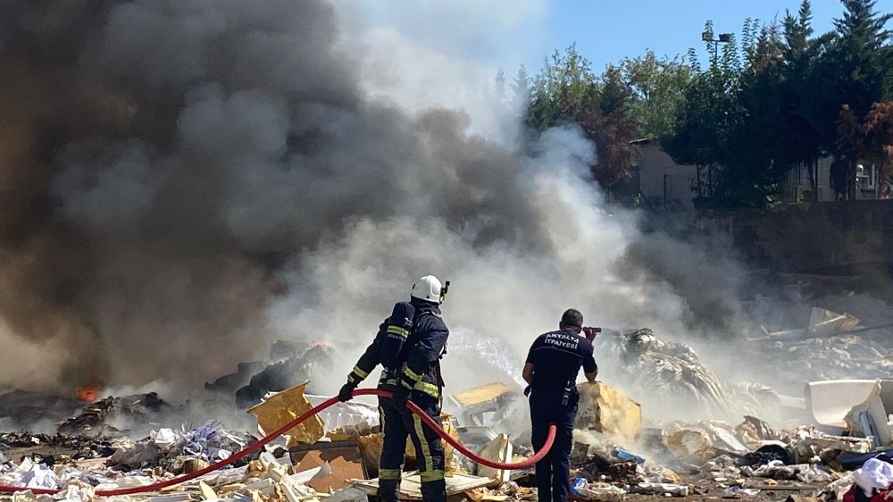 Son dakika Antalya haberi sanayide yangın çıktı paniğe neden oldu