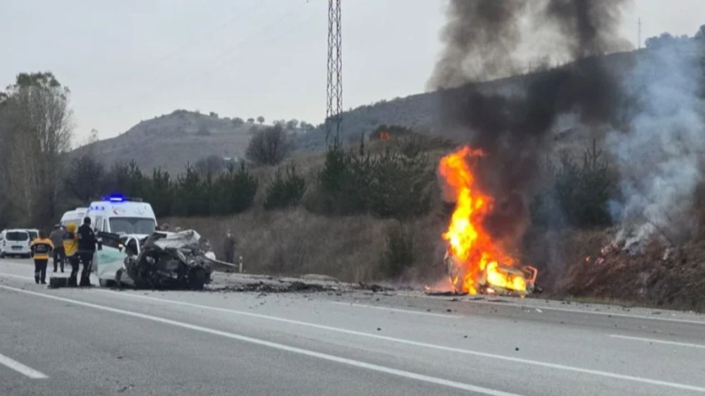 Son dakika Erzincan Refahiye'de Feci kaza 5 kişi yanarak can verdi 