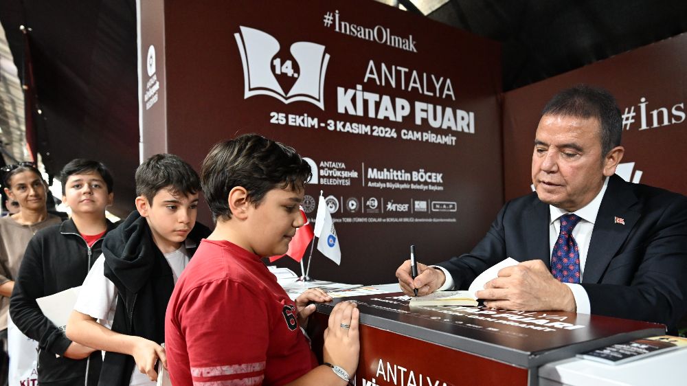 14. Antalya Kitap Fuarı'nda yerel yazarlar okurlarıyla buluşuyor