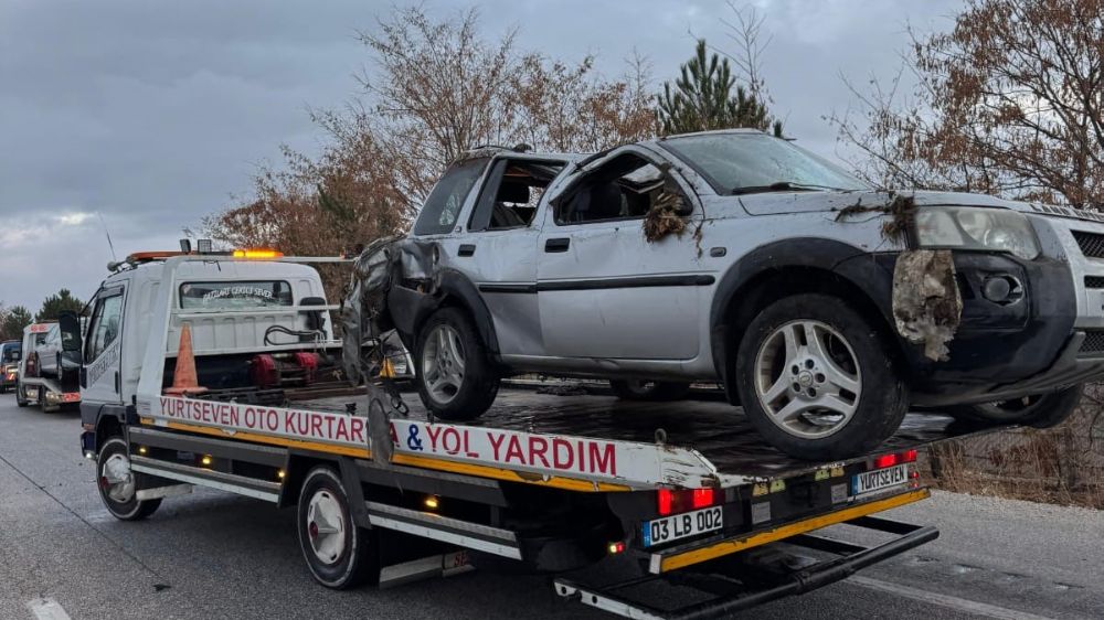 Afyon'da trafik kazası! Otomobiller çarpıştı