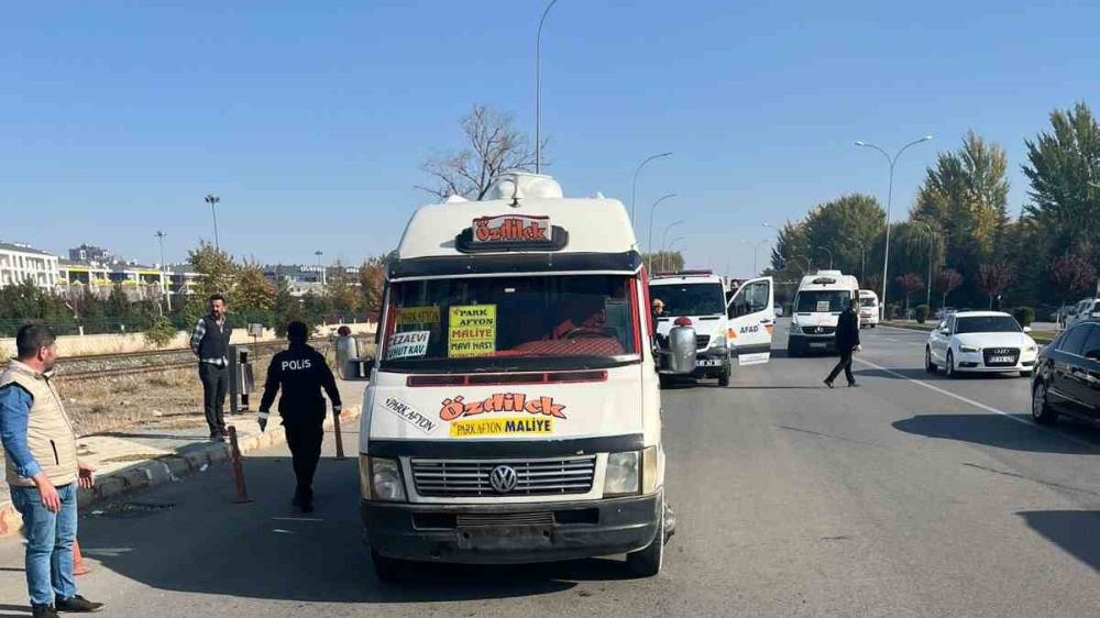 Afyonkarahisar’da  Aynı dolmuşla ikinci facia 2 ağır yaralı 