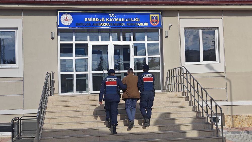 Afyonkarahisar'da hırsızlıktan aranan şahıs yakalandı