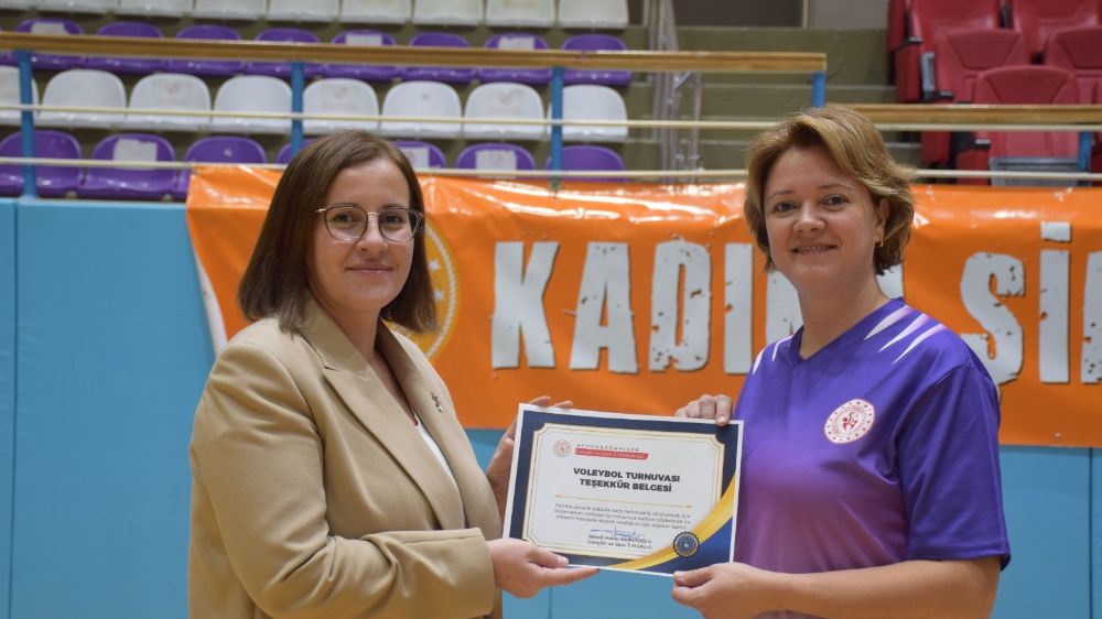 Afyonkarahisar'da kadına şiddete sıfır tolerans Tınaztepe'de voleybol müsabakası düzenlendi