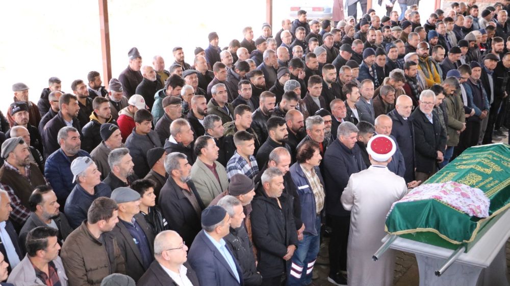 Afyonkarahisar'daki yangında hayatını kaybeden kadın çalışan toprağa verildi