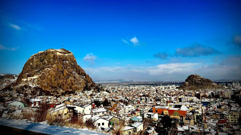 Afyonkarahisar Valiliği'nden kar altındaki şehir için davet