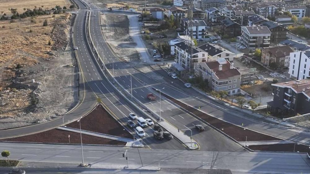 Ankara Büyükşehir Belediyesi  trafiği rahatlatacak ve şehirler arası ulaşımı kolaylaştıracak yeni bir bağlantı yolunu kente kazandırdı.