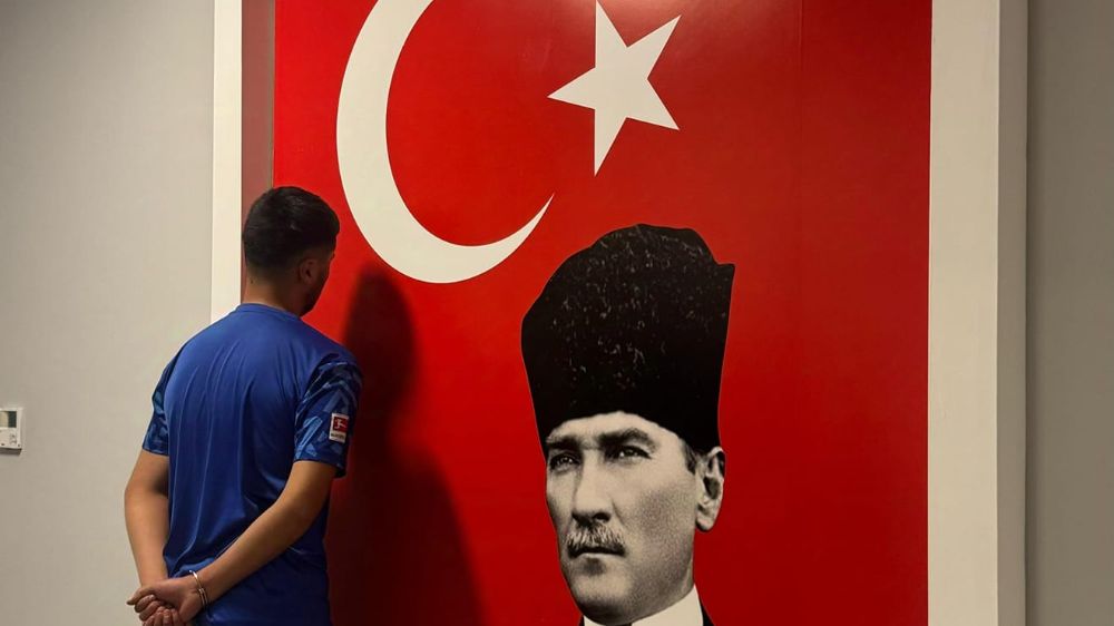 Antalya'da Atatürk görseline çirkin saldırı cezasız kalmadı 