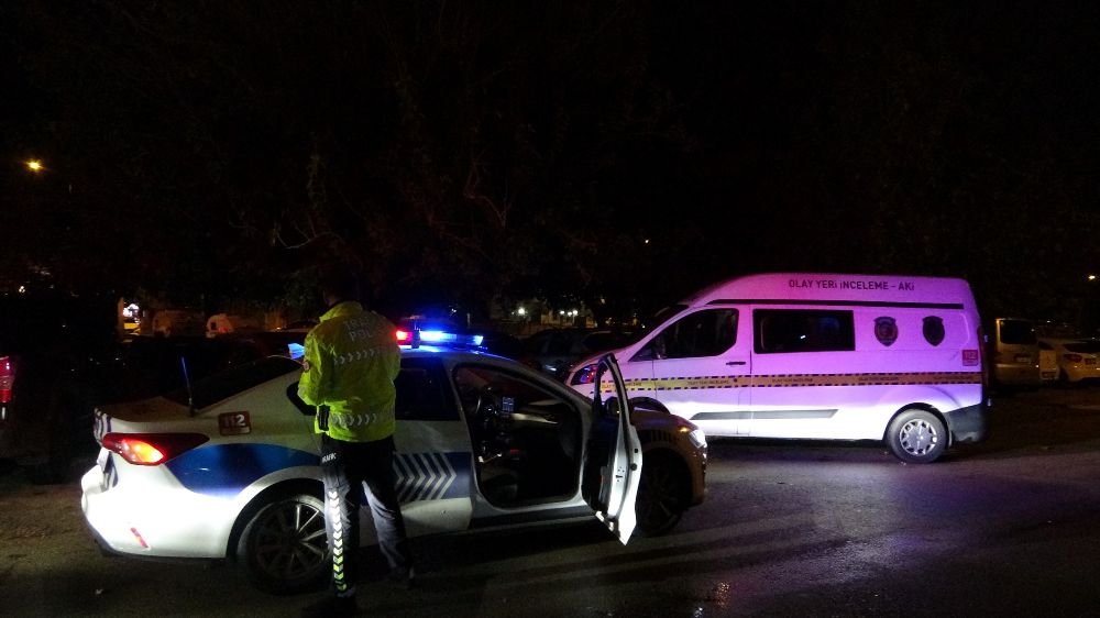 Antalya'da bir otomobil motosikletliye çarpıp kaçtı! Sürücü ağır yaralandı