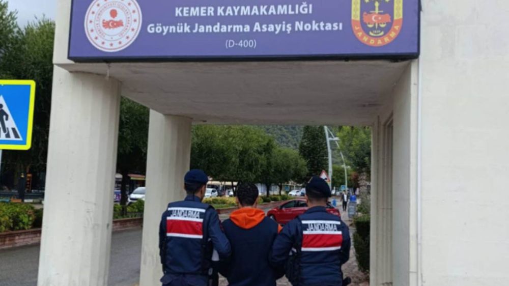 Antalya'da JASAT tarafından aranan şahıslar yakalandı