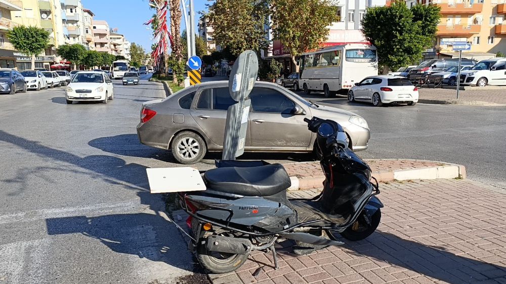 Antalya'da kaza motosiklet ile otomobil çarpıştı 