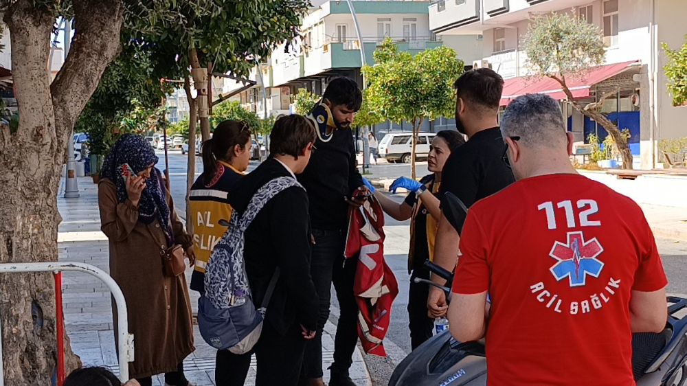 Antalya'da motosiklet kazası Kadın sürücü gözyaşlarına boğuldu