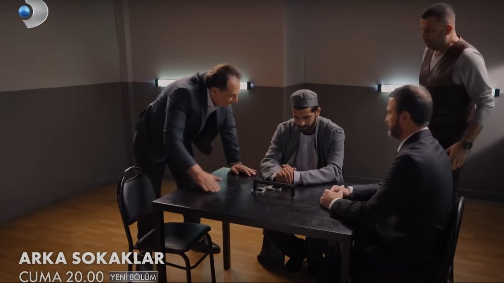 Arka Sokaklar 691. Bölüm 3. Fragmanı yayında, hemen izle kaçırma! Arka Sokaklar yeni bölümünde "Bazıları gördüklerine inanmaz, inandıklarını görür!"