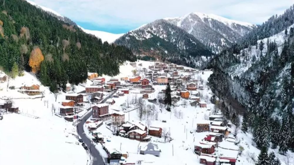 Ayder Yaylası'nda kar kalınlığı 20 santimetreye ulaştı