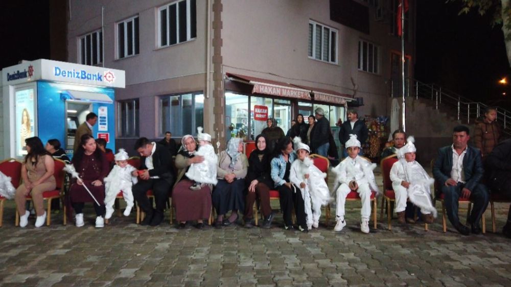 Beyağaç'ta toplu sünnet şöleni 11 Çocuk doyasıya eğlendiler