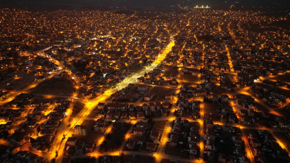 Bolvadin’in ışıklarla büyüleyen gecesi dronla görüntülendi