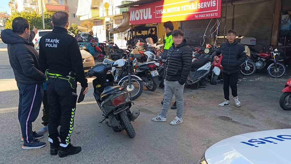 Çocukların Düzenekli Plaka ile turları Fazla Sürmedi Polislere takıldı  cezayı harçlıkları ile ödeyecekler 