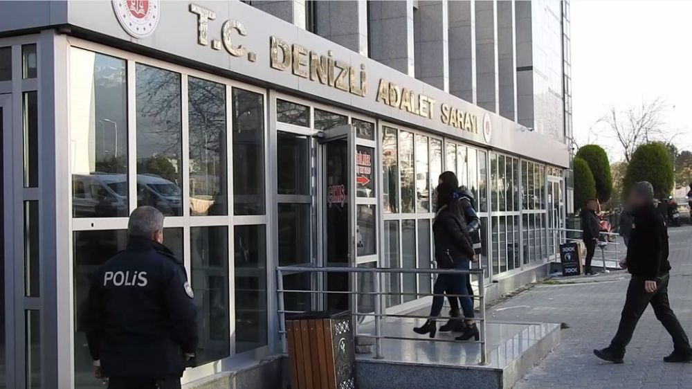 Denizli'de kamu görevlisi kılığında 516 bin lira dolandıran 2 şüpheli tutuklandı