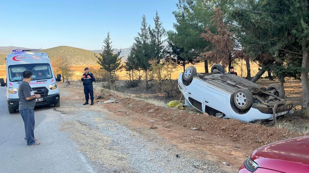 Denizli'de takla atan otomobil şarampole yuvarlandı