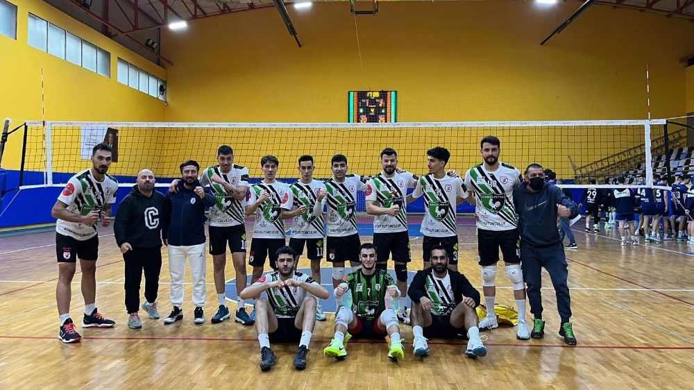 Denizlispor Cavidil Erkek Voleybol Takımı, Arkasspor’u deplasmanda 3-1 yenerek liderliğini sürdürdü