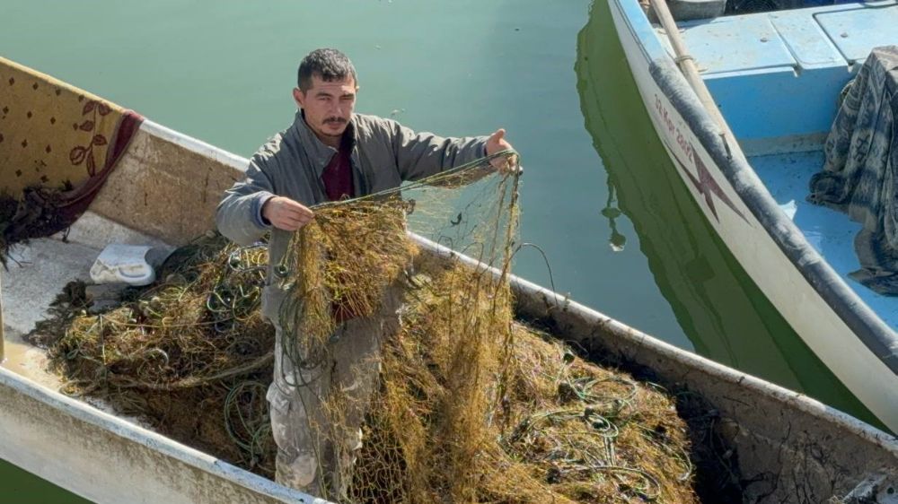 Eğirdir Gölü'ndeki su çekilmesi ve yosunlaşma balıkçıları zorluyor