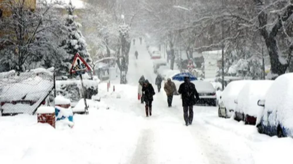 Hafta sonu  Kar Geliyor Meteoroloji, hafta sonu İstanbul ve birçok ilde kar yağışı beklendiğini duyurdu