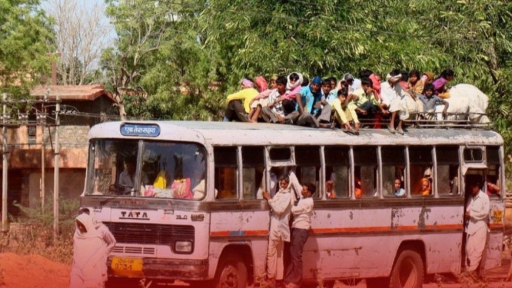 Hindistan’da Feci kaza Uçuruma Yuvarlanan Otobüste Ölü sayısı  artıyor 40 ölü 