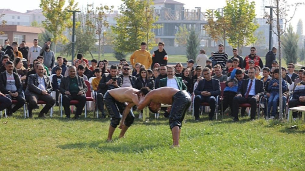 Iğdır'da bir ilk  Yağlı pehlivan güreş müsabakası  düzenlendi 