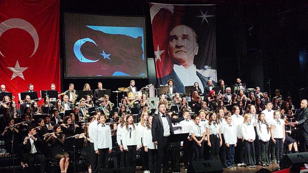 Kemer Belediyesi Gençlik Orkestrası’ndan duygu dolu konser