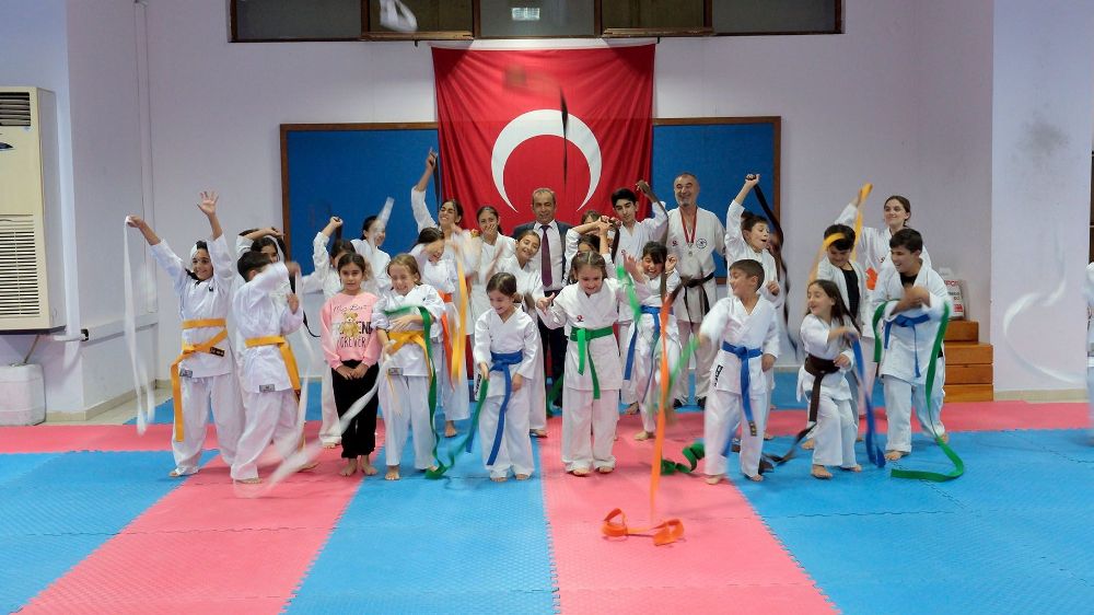 Kemer Belediyesi Karate Takımı’nda kuşak töreni coşkusu