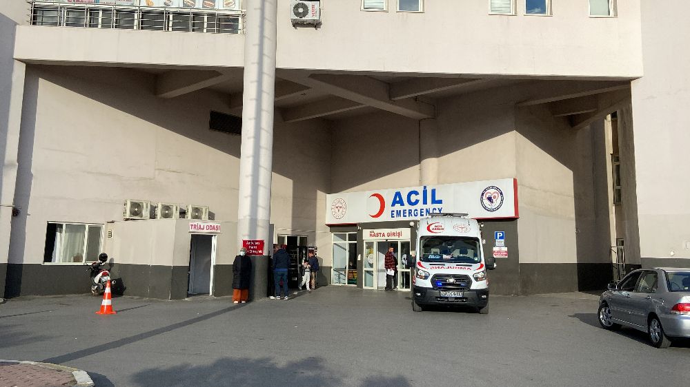 Kocaeli trafik kazası! Araç Yan Yattı, 4 Kişi Yaralandı