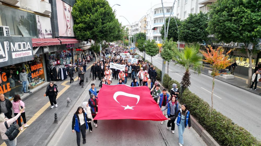 Manavgat’ta toprağa saygı yürüyüşü ile çevre bilinci artırıldı