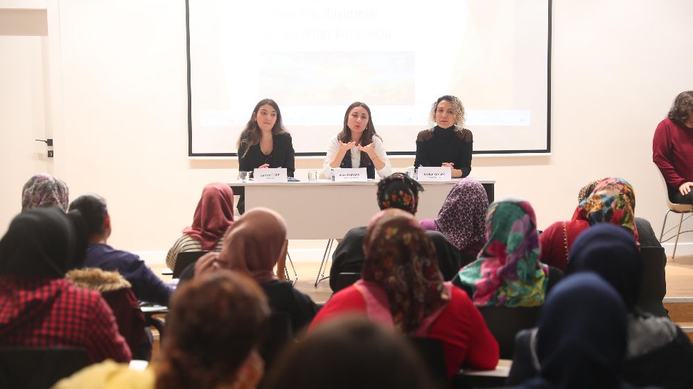 Merkezefendi Belediyesi'nin ‘Bağımlılıklar ve ailenin rolü semineri’ büyük ilgi gördü