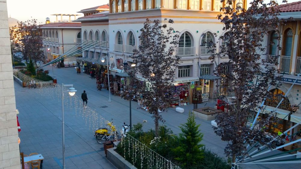 Mevlana Meydanı, tarihi dokusuyla yeniden hayat buldu