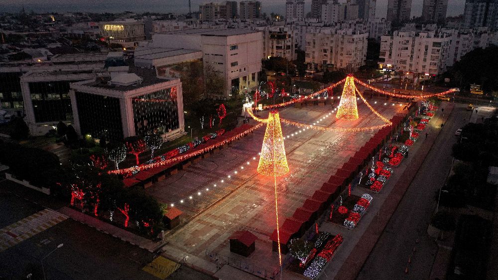 Muratpaşa'da yeni yıl çarşısı için hazırlıklar başladı