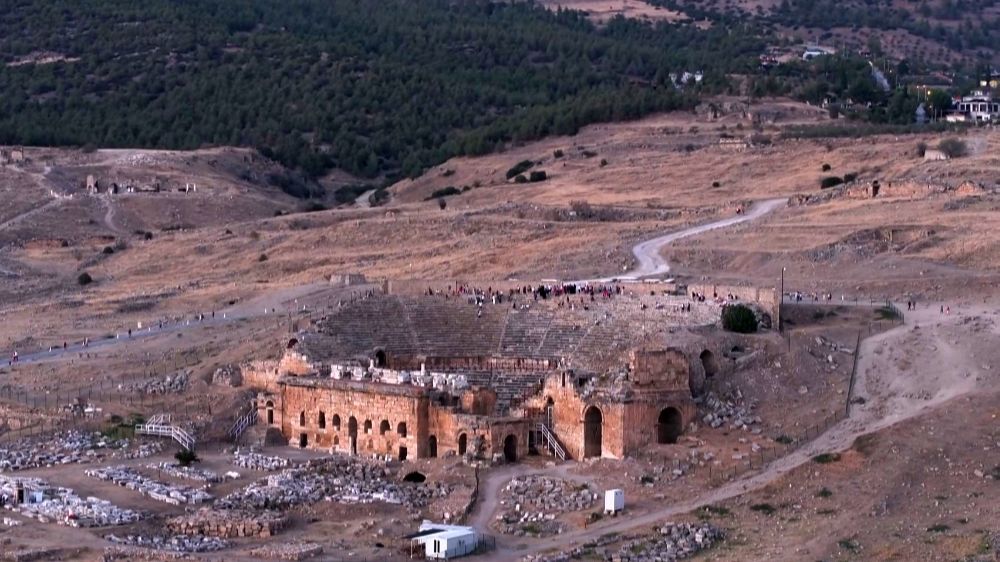  Pamukkale Travertenleri gün batımında eşsiz manzarası ile büyülüyor