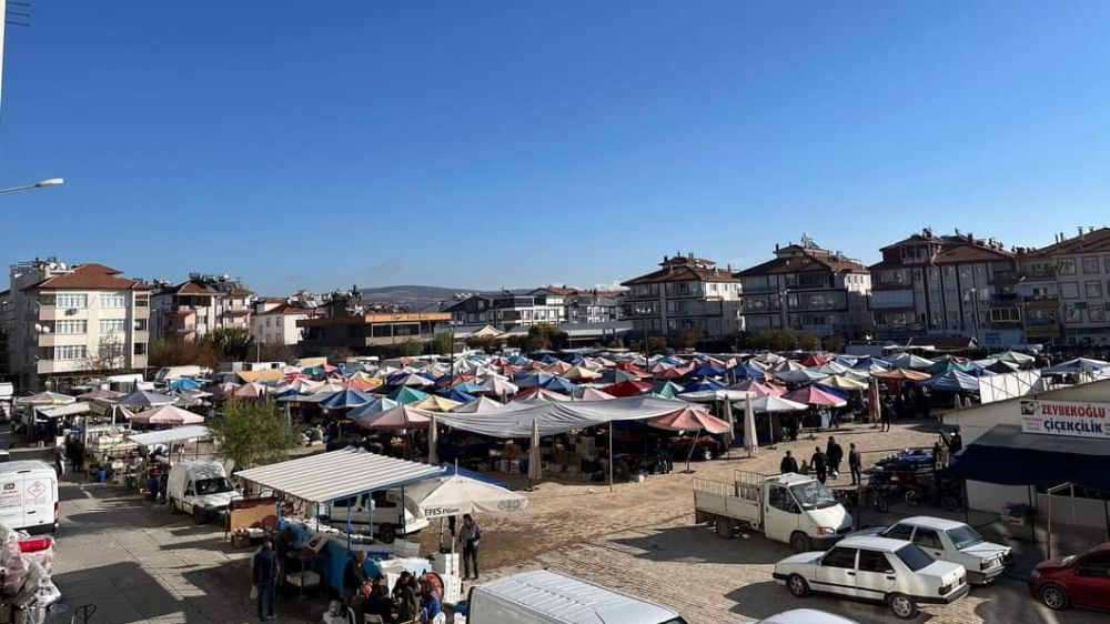 Pazarcılar yeni yerinde ilk sergisini açtı