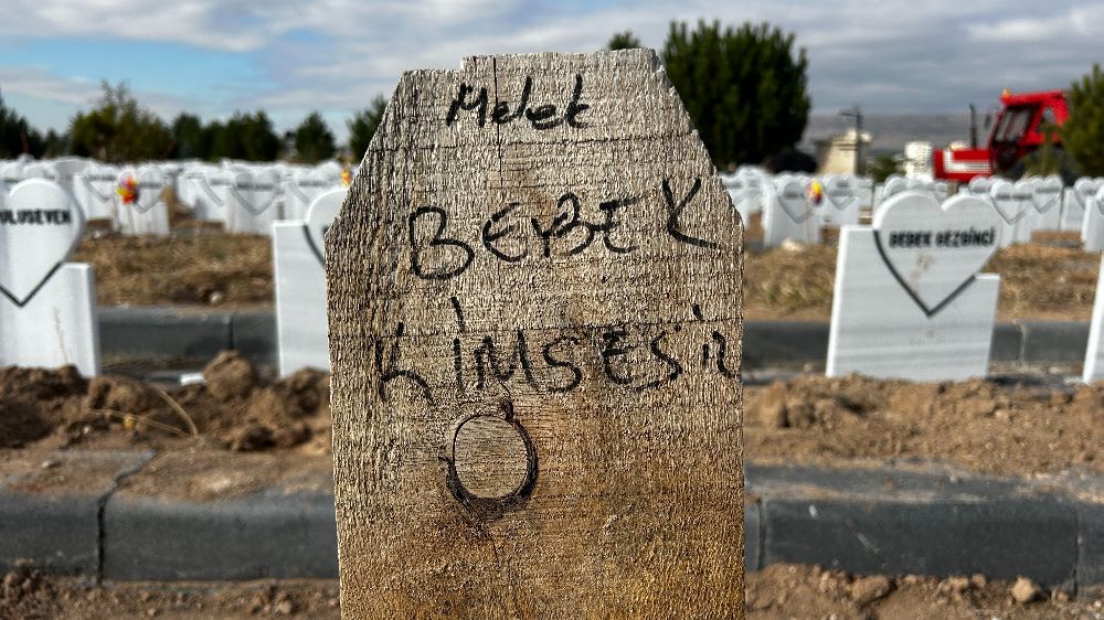 Sivas’ta parçalanmış bebek cesedi bulundu "Melek Bebek Kimsesiz" yazılı mezarına defnedildi